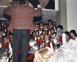 Hauptschul-Fasching in der Turnhalle