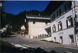 Gasthof Tirolerhof mit Raiffeisenbank