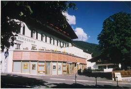 Gasthof Tirolerhof mit Raiffeisenbank