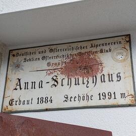 Namensschild der Anna-Hütte am Ederplan