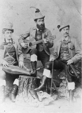 Sängergruppe mit Herrn Scharmer (Mitte) um 1890