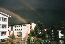 Regenbogen über Hauptschule Juli 2001