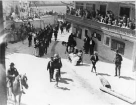 Bauernhochzeit in Ebbs mit Aufführung Kirchreibe um 1930