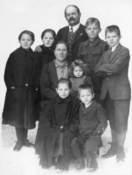 Nationalrat Mayr mit Familie, er verkaufte den Unteren Kramer an Freisinger 31 12 1923