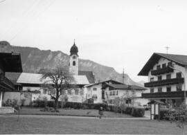 Ebbs Blick von Wildbichler Straße 40 auf Unterwirt und Kirche 1977