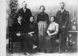 Neuwirt Hochzeit mit Trauzeugen Uhln Hausl und dessen Frau Fany 1919