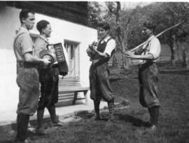 Musikgruppe 1. Mai in Buchberg Zoller Hans, Obergrillinger Pepi (Buchauer), Fürster Wast und Toni...
