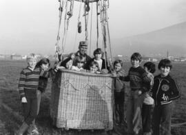 VS Ebbs Kinder fahren Ballon Nov 1982