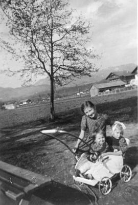 Oberwirt Kögl Töchter Marianne, Kathi und Herta ca 1940