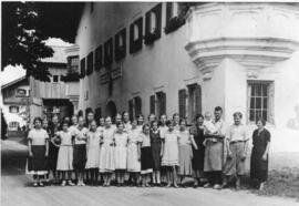 Wiener Kindergruppe vor dem Unterwirt 1936