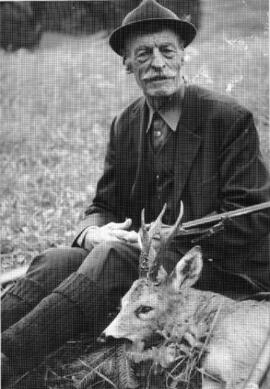 Schwaiger Georg Kölnberg 1912-1990 mit Rehbock