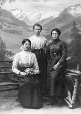 Unterwirt Töchter Maria (Primau), Therese und Anna, Mutter von Edmund Steindl ca 1910