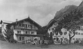 Gasthaus Schanz mit gegenüberliegenden Salettl ca. 1950