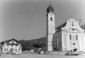 Ebbs Kirche und Oberwirt vom Parkplatz aus 1975