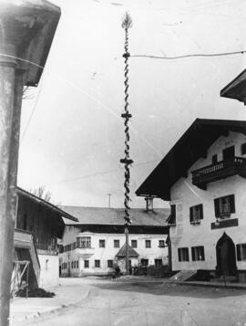 Kirchplatz Ebbs Oberwirt Unterwirt Maibaum 1929