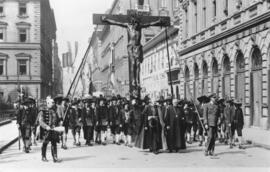 Emmerichfeier in Budapest Festzug mit Kreuz 1930