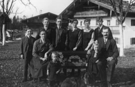 Familie Perthaler Lederer um 1930