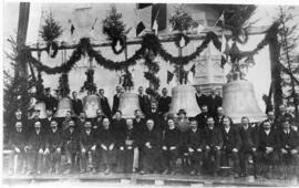 Pfarrkirche ebbs Glockenweihe ausgestellte Glocken mit Ehrengästen 1923