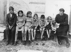 Familie Anker 1948 sieben Kinder