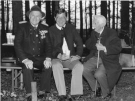 Prof. Kirchmayr, HOL Anker Georg und OSR Weinold bei Marterleinweihung Schanzer Wald 1984