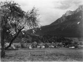Ansicht Ebbs Oberes Dorf Richtung St Nikolaus von Millauerstraße aus Mai 1986