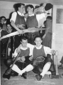 Schuhplattlergruppe Ebbs Buchberg beim Oberwirt 1953