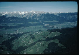 Weerberg, Inntal, Hintergrund Karwendel