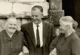 Waldhart Alois mit zwei Kuen-Schwestern