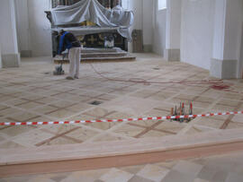 Restaurierter Boden im Presbyterium