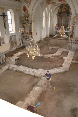 Donnerstag nachmittags, archäologische Grabungen in der Kirche