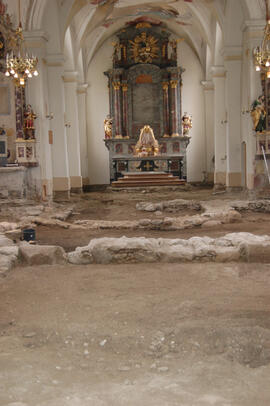 Donnerstag nachmittags, archäologische Grabungen in der Kirche
