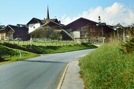 Östliche Einfahrt ins Dorf
