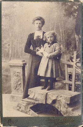 Staudacher Maria mit Tochter Anna
