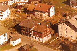 Luftbild: in der Gasse (Dorfstraße)