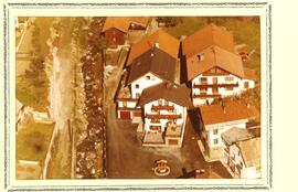 Luftbild Gebäude; Nr. 136, 140, 141 (Dorf, Mühlplatz)