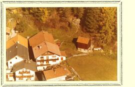 Luftbild Gebäude; Nr. 136 (Dorf, Mühlplatz)