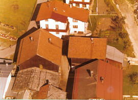 Luftbild: Dorf/Bach