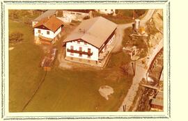 Luftbild Gebäude;  Nr. 143 (Dorf)
