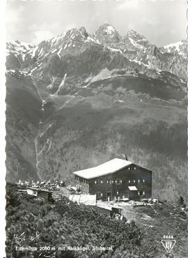 Elferhütte (2080m) mit den Kalkkögeln