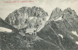 Innsbrucker Hütte "im Gschnitztal" (2369m)