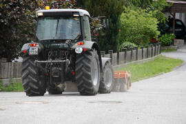 Traktor Deutz IM-272DG Föger Marcell + Kehrmaschine 2012-07-07_1 JMF