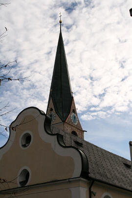 Pfarrkirche Turm 2011-12-01 JMF