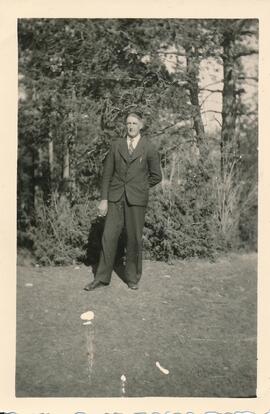Schaber Emil geb. 1925 mit Anzug