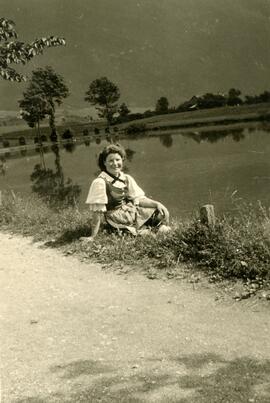 Föger Anna geb. 1925 beim Freundsheimer Teich