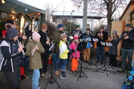 Weihnachtsstrasse Musikkapelle 2023-12-16_5 JMF