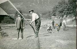 Feuerwehrübung, beim Spritzen