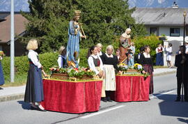 Prozession, Feggeleträgerinnen,