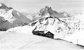 Ulmerhütte mit Patteriol im Winter