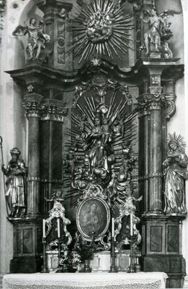 re. Seitenaltar Pfarrkirche Rinn