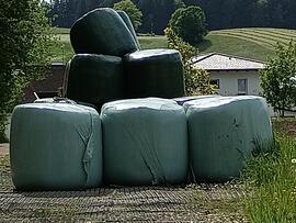 Heuernte (Heuballen)  im &quot;Hofer Stiegl&quot;